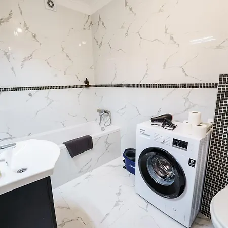 Monochrome Nest Apartment *
