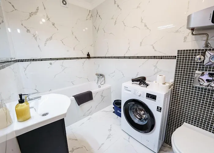 Monochrome Nest Apartment *